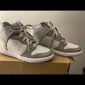 Nike Dunk High Skinny sneakers.